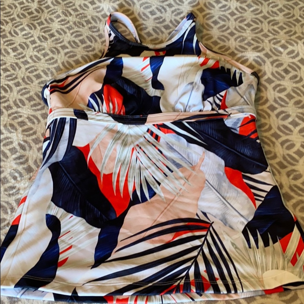 Athleta high neck Tankini  36B/C